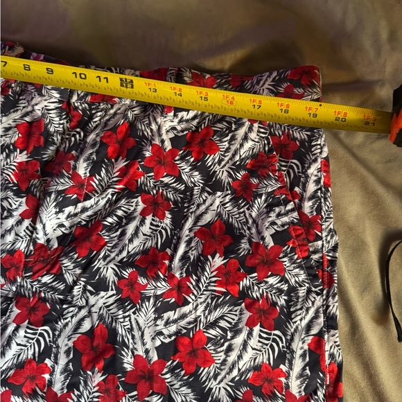 Caribbean red  tropical shorts - Picture 3 of 5